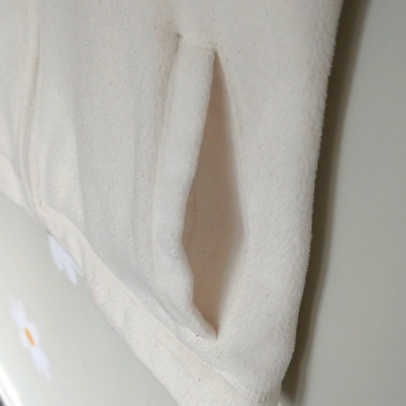 DONATING SOON Kim Rogers Petite Off White / Cream Fuzzy Zip-Up Vest Pockets - Picture 8 of 10